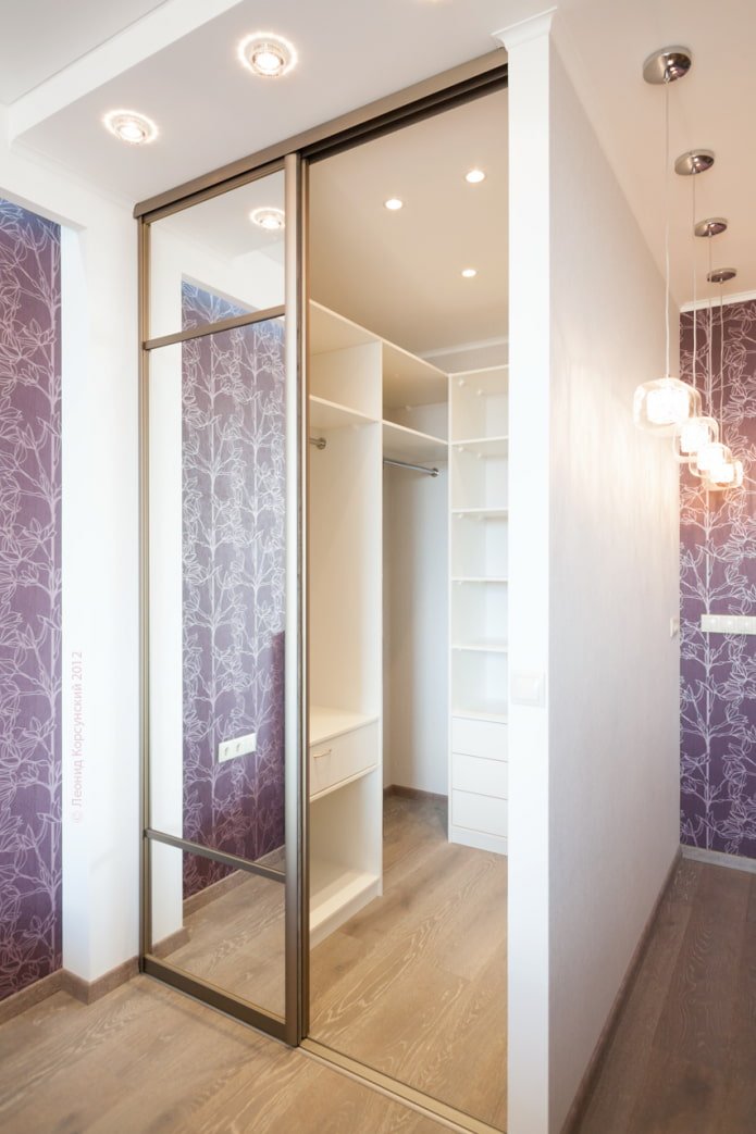 sliding doors to the dressing room