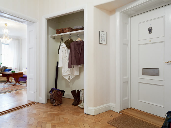 hallway layout with dressing room