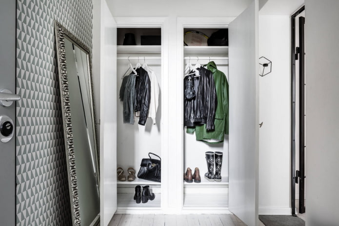 built-in dressing room in the interior of the hallway