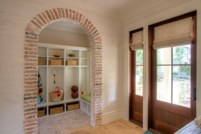 gypsum tiles in the design of an arch in the interior