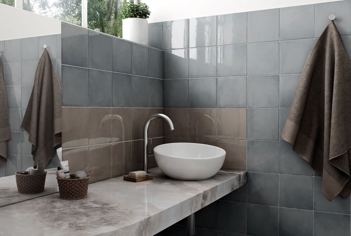 square tile in the bathroom