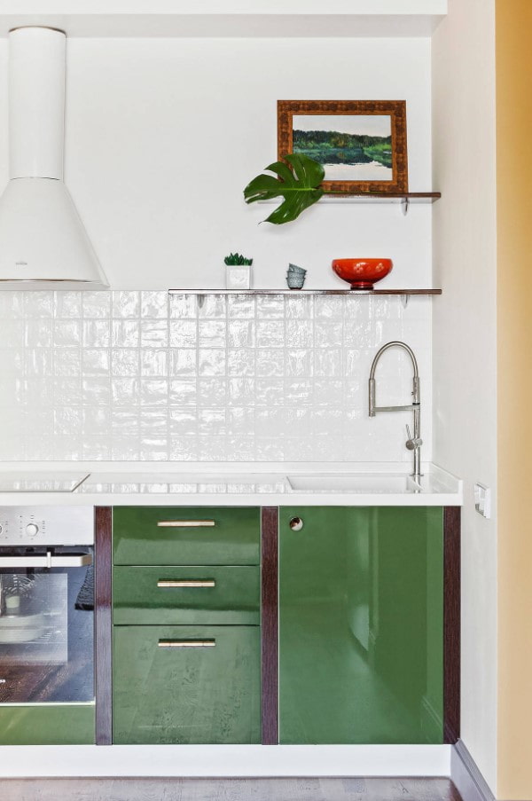 white tile apron