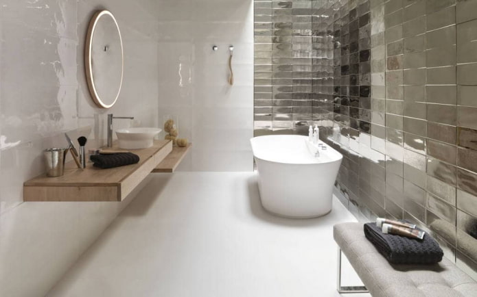 mirror tile near the bathtub