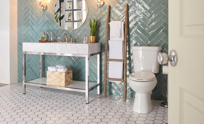 tiled walls in the toilet