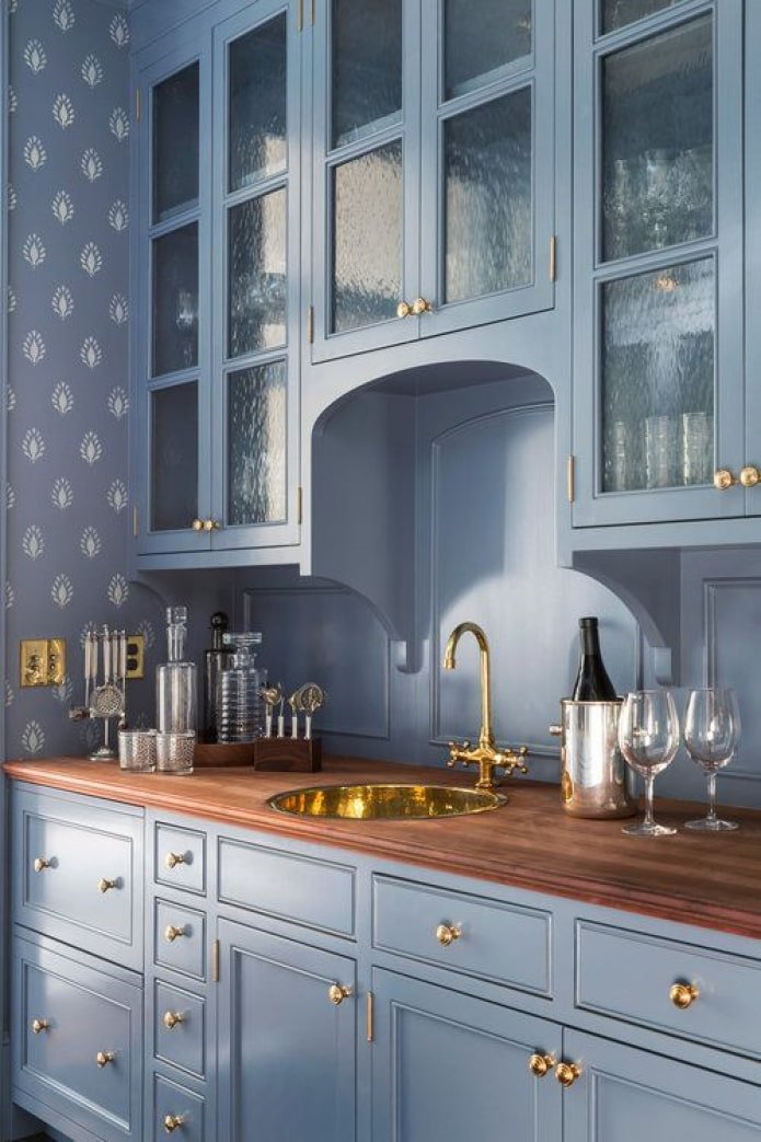 roomy kitchen set