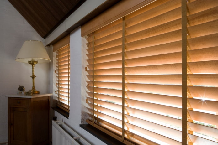 wide slats in the interior