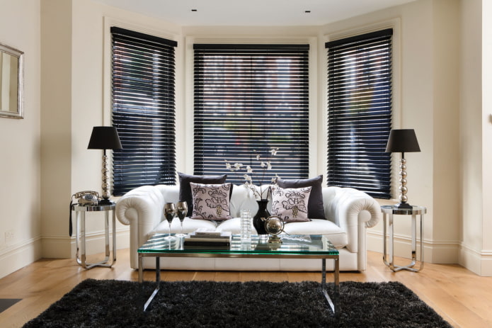 horizontal slats on bay windows