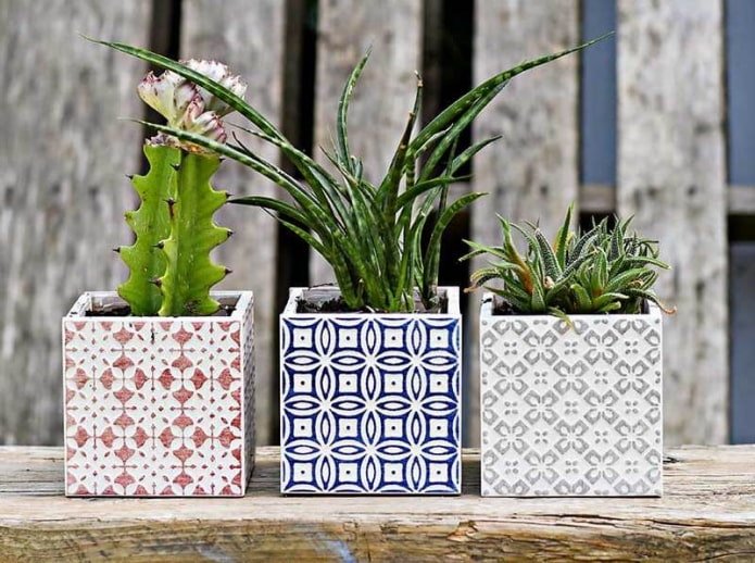 Flowerpots made from tiles