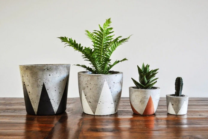 Painting of concrete pots