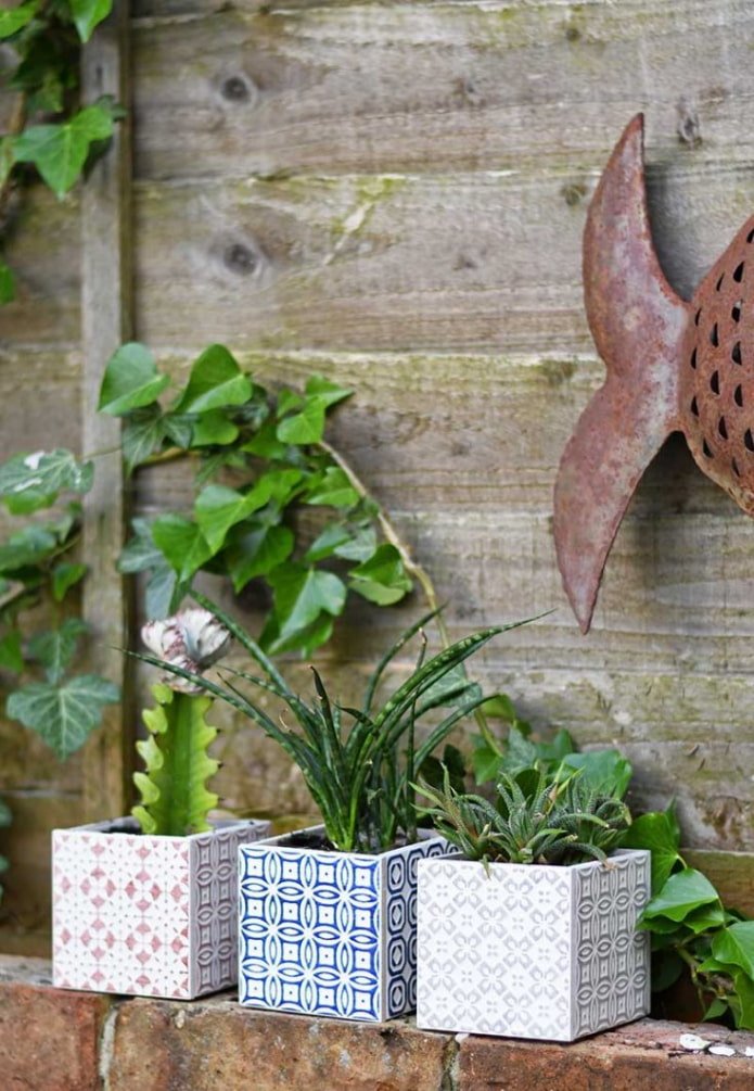 Flowers made of tiles