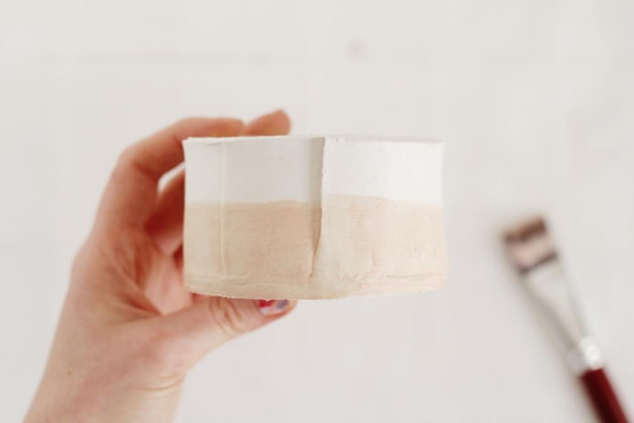 Painting a pot