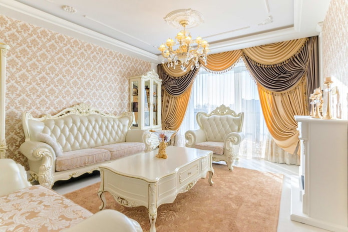 curtains and decor in the living room in the classic style