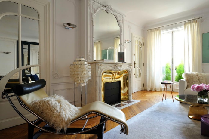 Spacious living room