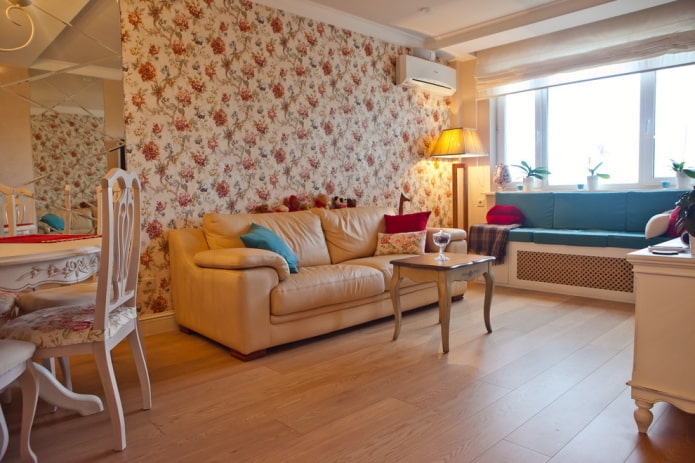 Floral wallpaper on an accent wall