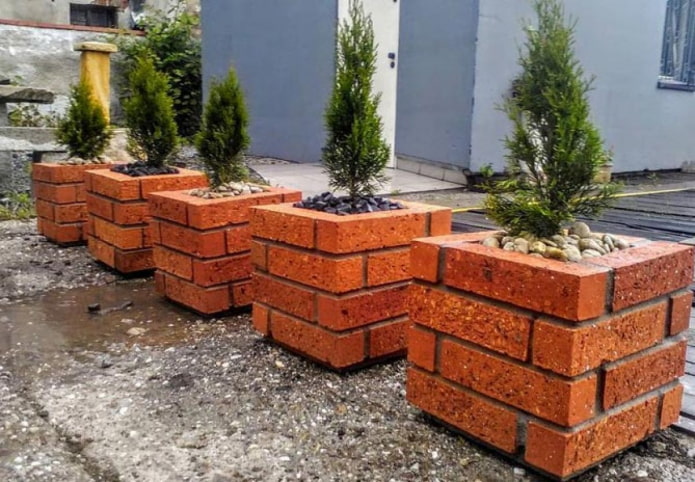 Brick flowerpots