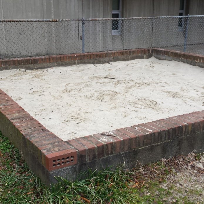 Brick sandbox