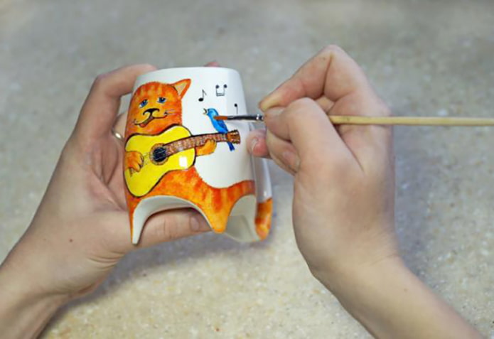 Coating the finished product with varnish