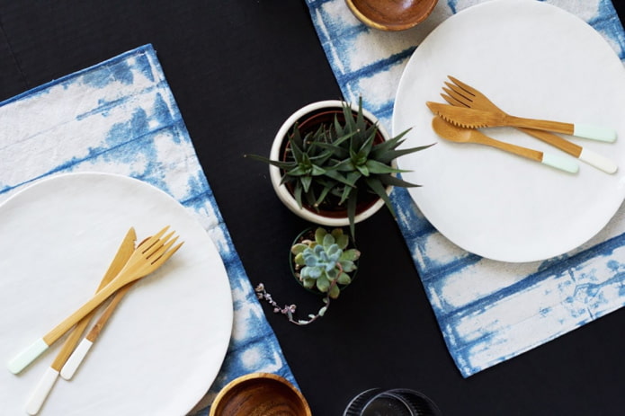 Napkins in the shibori technique