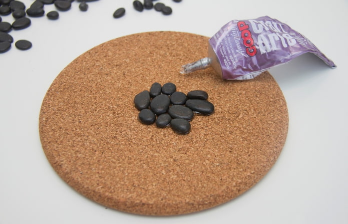 Gluing the pebbles