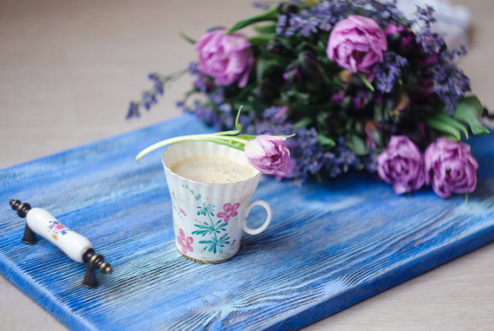 A tray with an aging effect