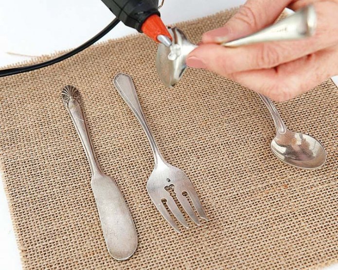 Glue the cutlery