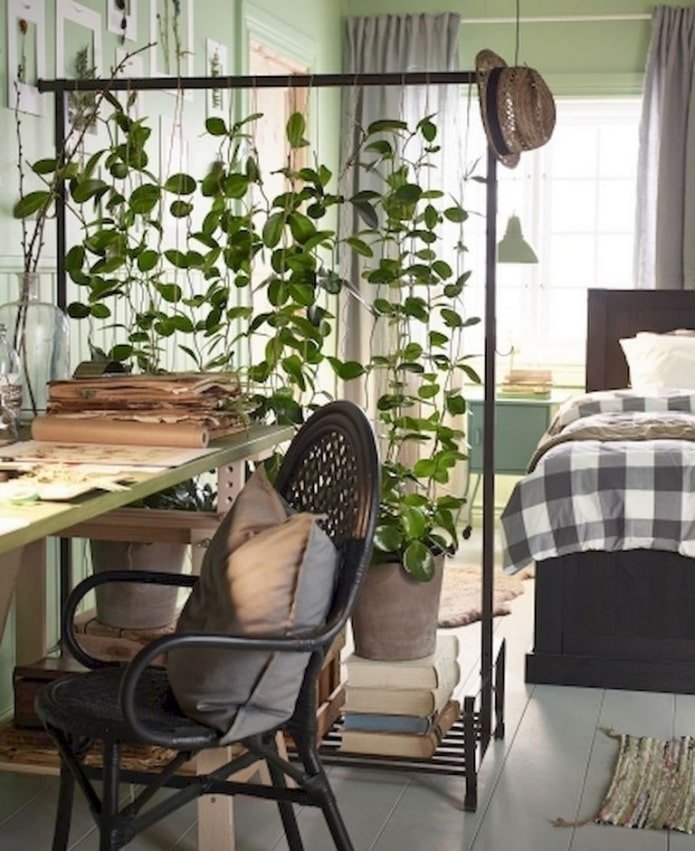 Floor hanger with plants