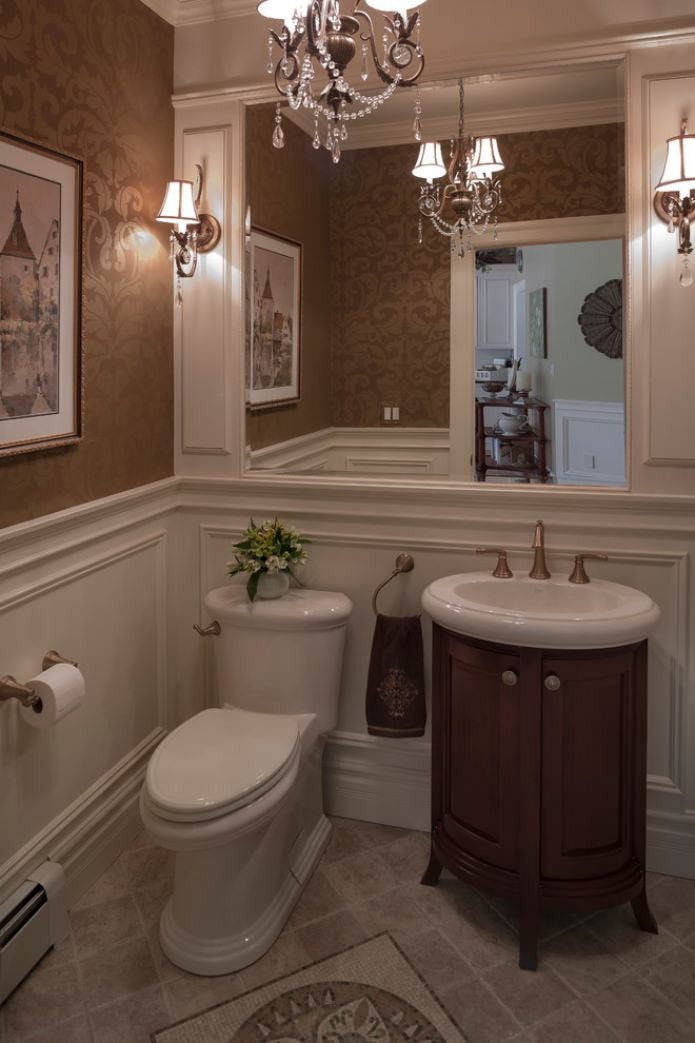 brown wallpaper in the toilet
