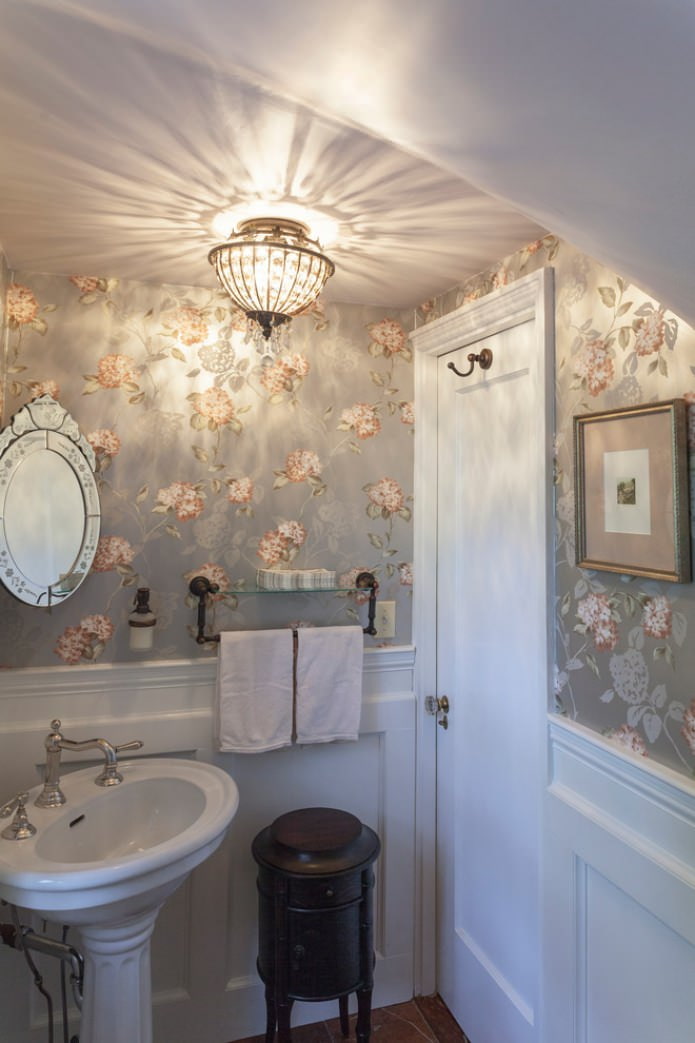 Toilet interior in Provence style