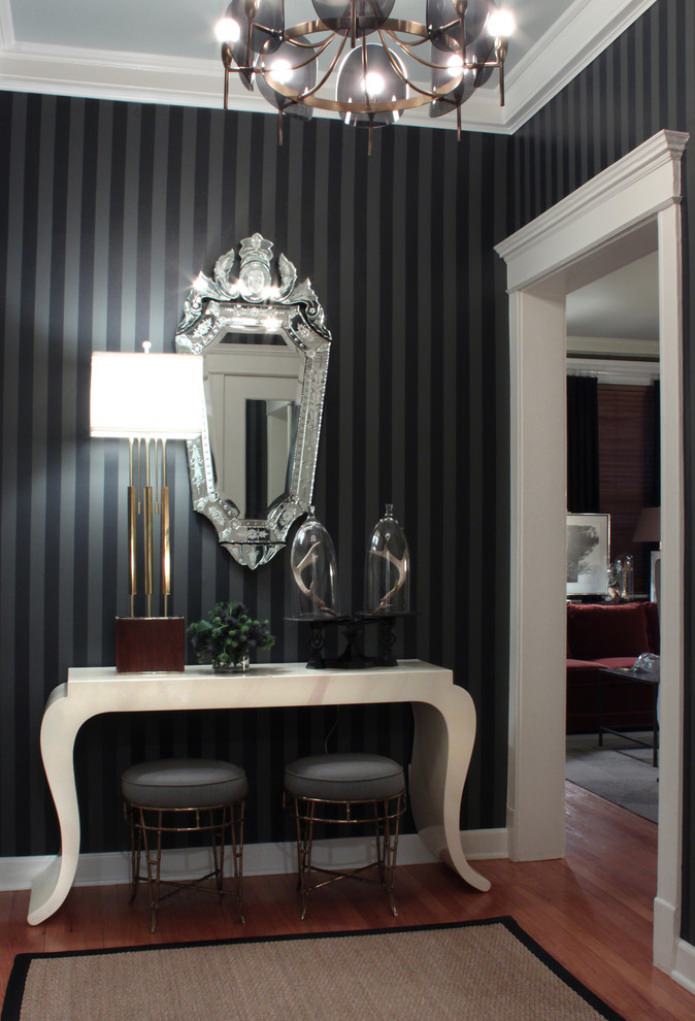 Black striped wallpaper 