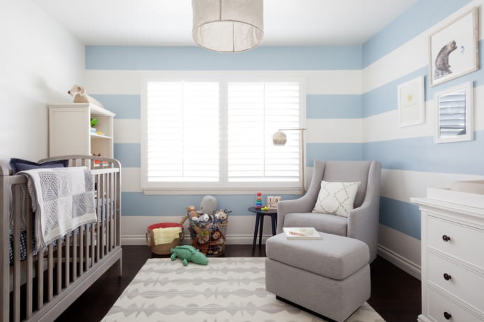 Wide stripe on the walls