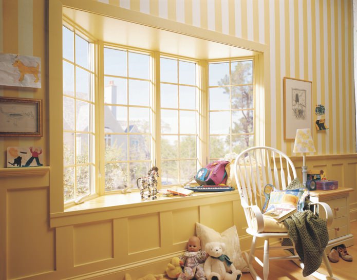 Yellow stripes on the wall