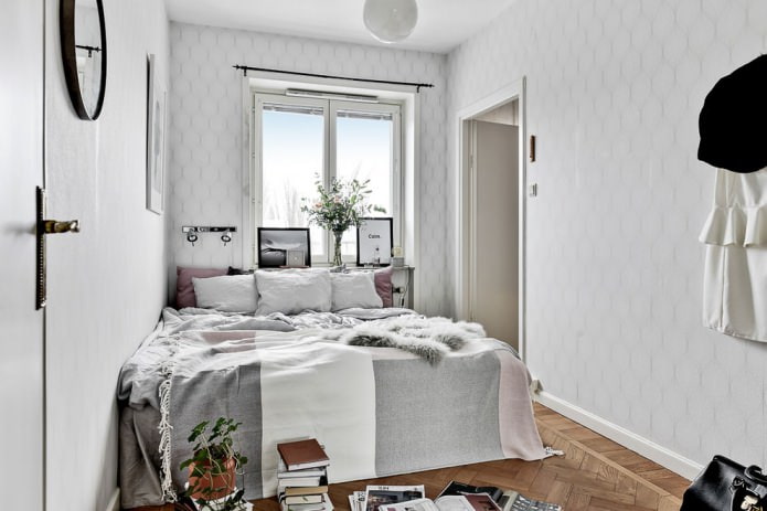Furniture arrangement in a small bedroom