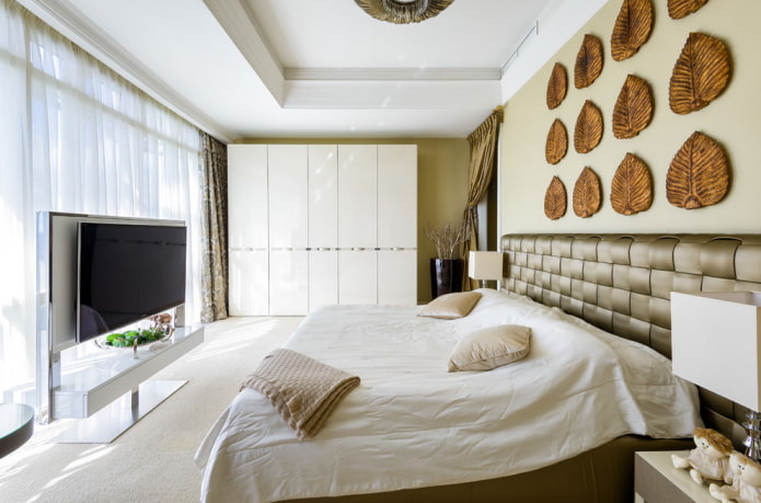 white ceiling in the bedroom