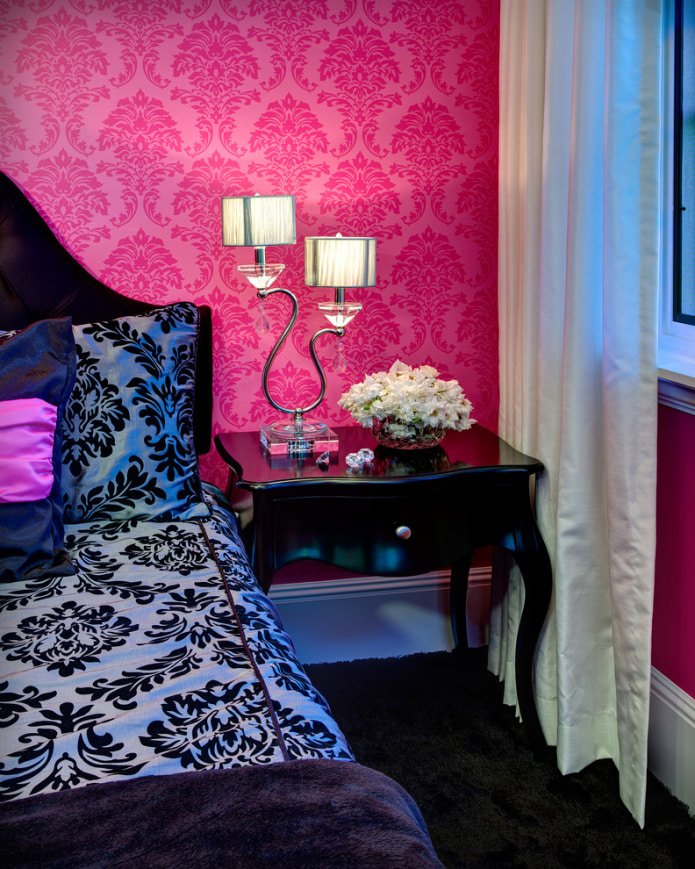 Vinyl wallpaper with a damask pattern