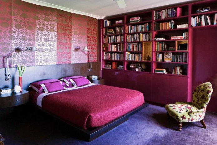 pink wallpaper with a brown pattern