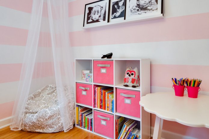 white and pink striped wallpaper