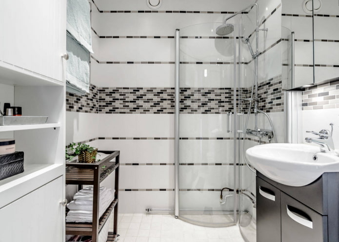 horizontal lines on the wall in the bathroom decoration