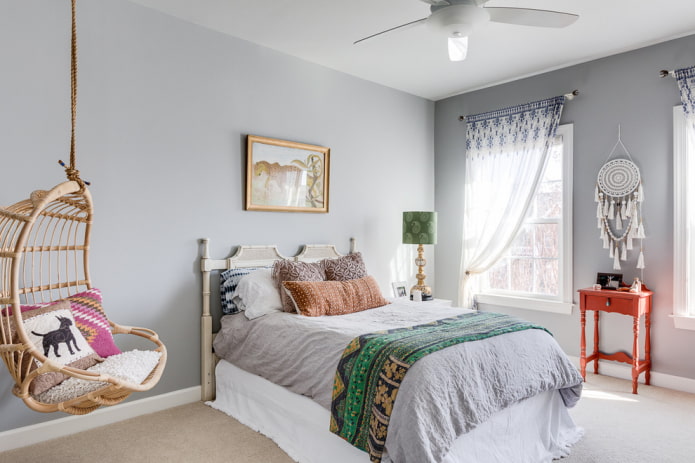 Headboard with balusters