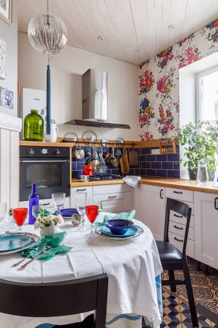 Bright wallpaper and dishes