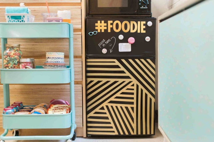 Fridge decor with paint