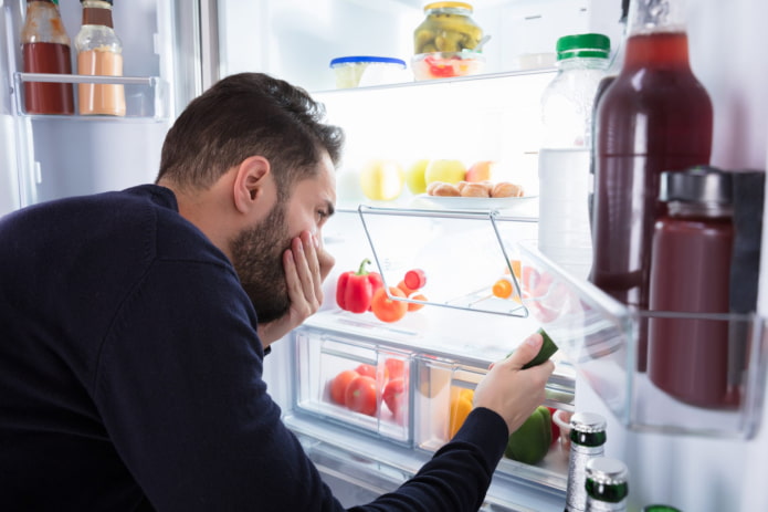 Smell in the refrigerator