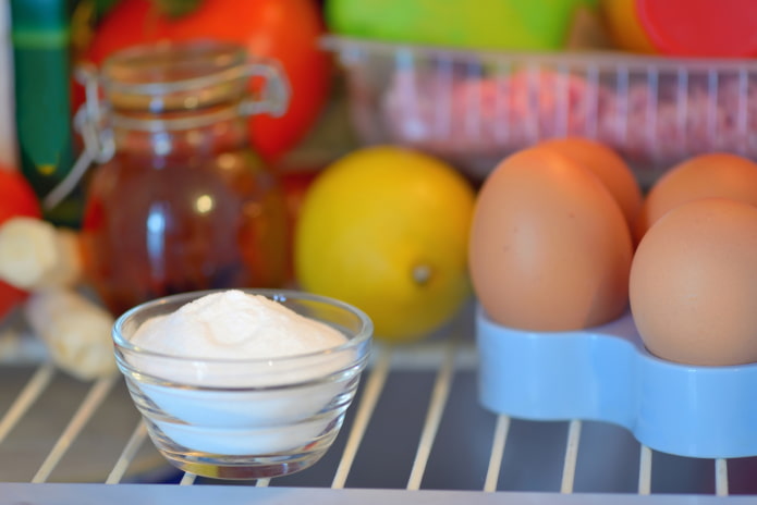 Baking soda in the refrigerator