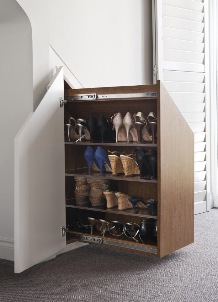 pull-out storage system in the wall
