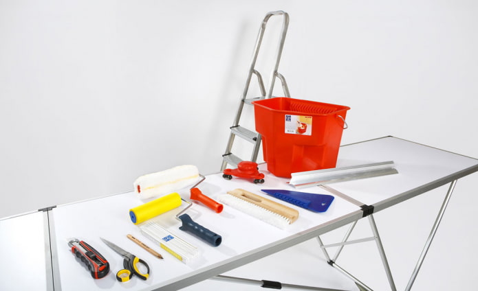 tools for wallpapering