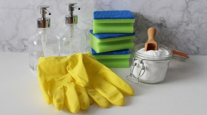 Bathroom cleaning accessories