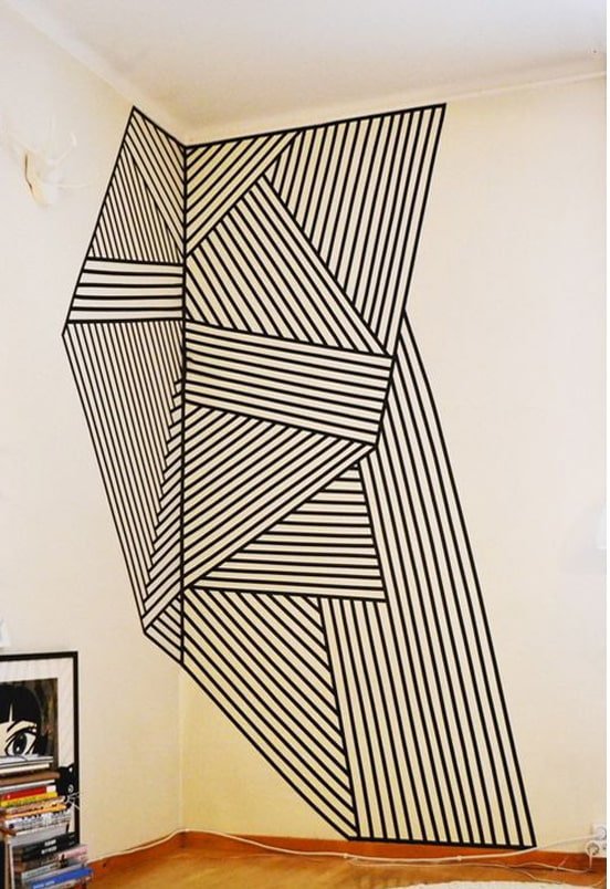 Graphic print in the corner