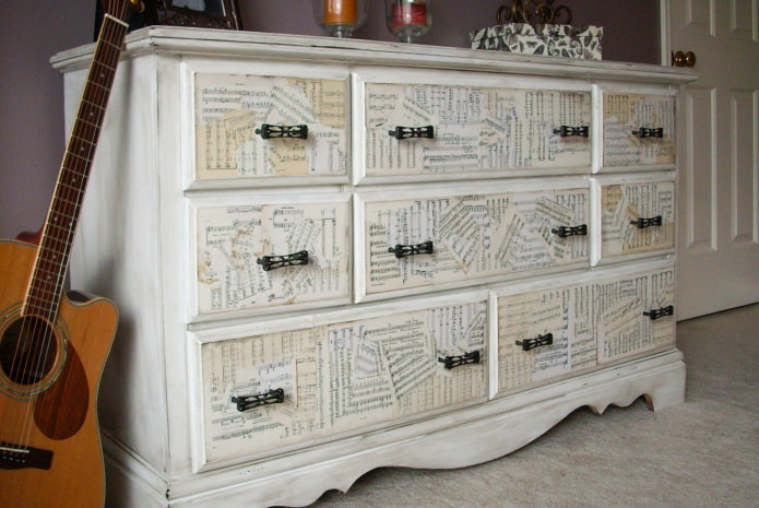 Decoupage with notes