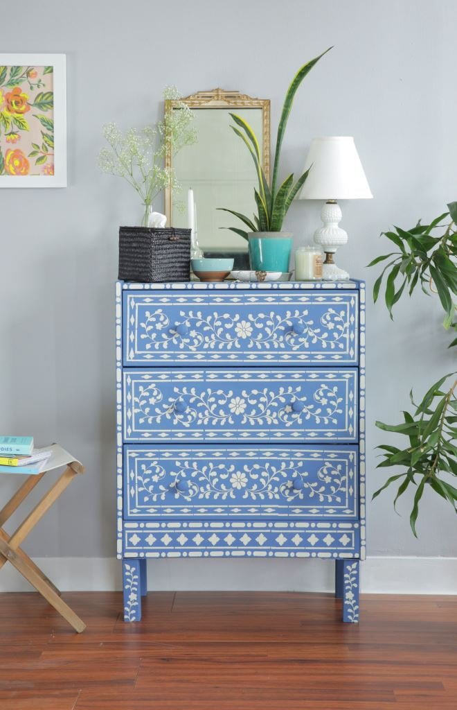 Stencil decor for a chest of drawers