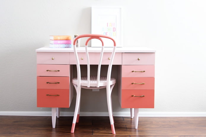 Repainting a table and chair