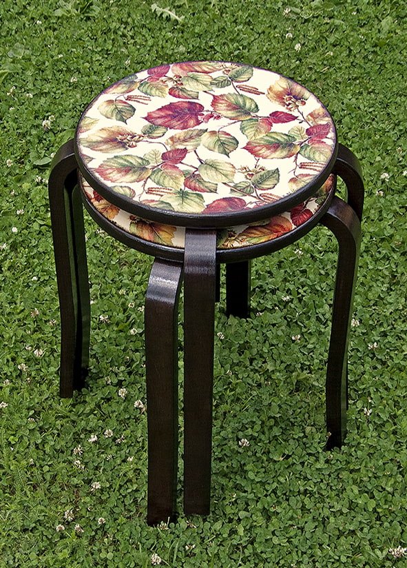 Decoupage of a stool